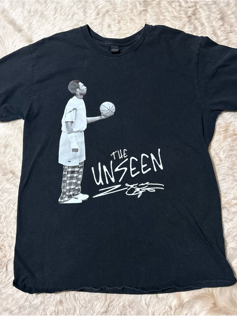 Gildan Black 'The Unseen' Kobe Bryant Graphic Tee